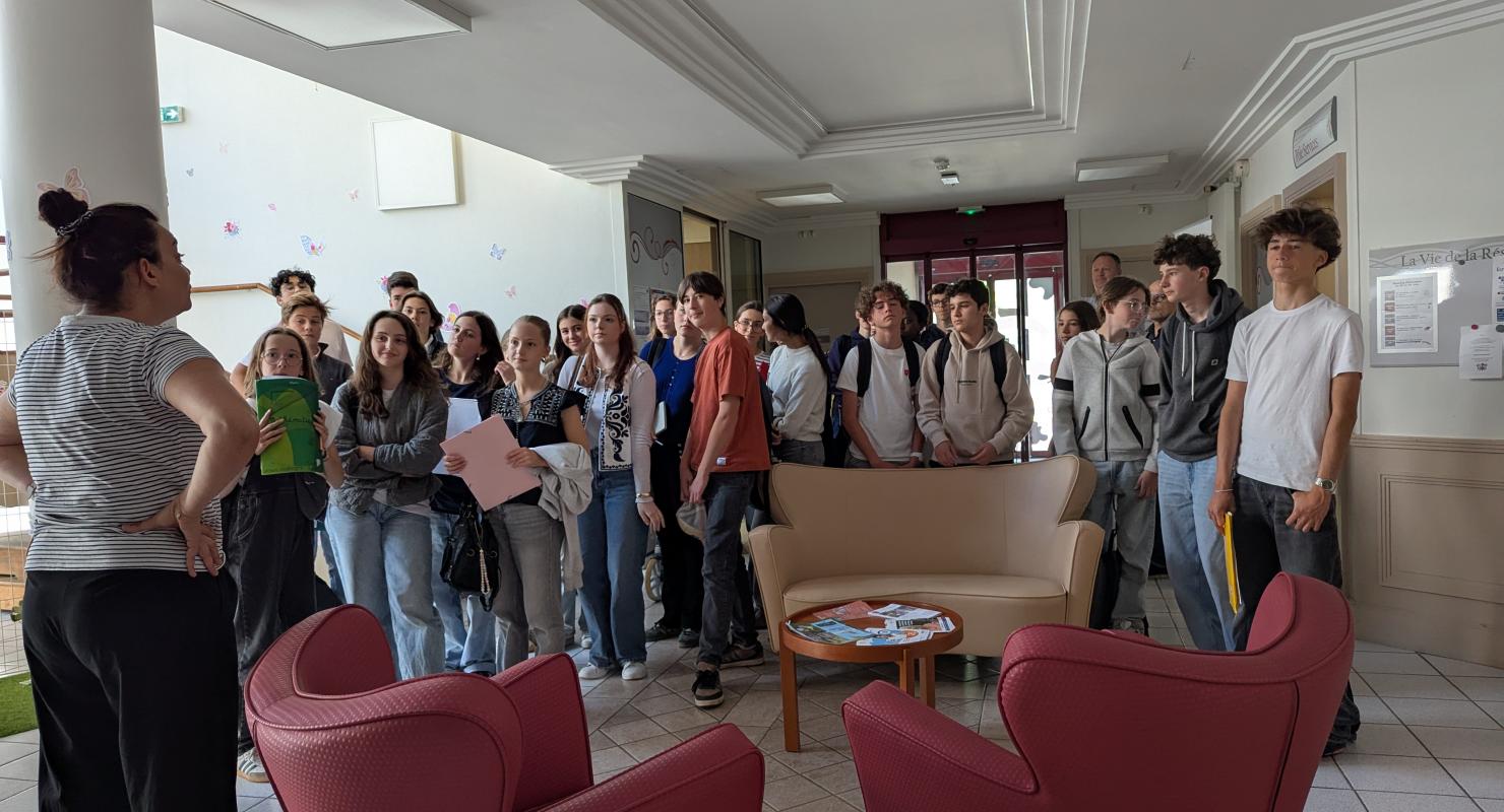 Collège Saint-Stanislas : une rencontre touchante entre élèves et résidents d’EHPAD