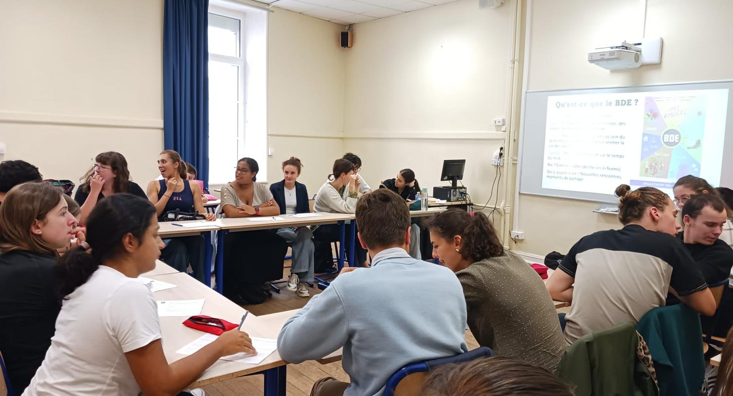 Réunion au lycée Saint-Stanislas sur le rôle du bureau des élèves
