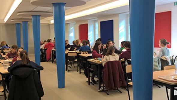 Les élèves de St Stan’ ont pu découvrir un tout nouveau lieu « plus beau », « plus rapide » avec sa « Salade Bar » et « son Bar à Desserts ».