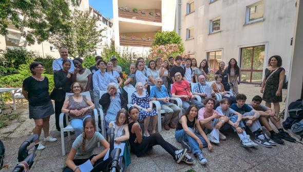 Collège Saint Stanislas : une belle rencontre littéraire entre élèves et résidents de l’EHPAD Anne de Bretagne